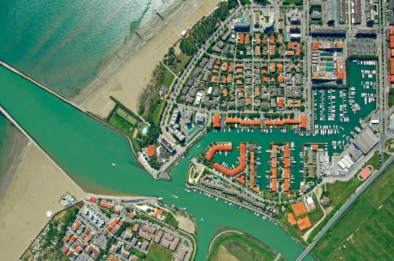 Luminous Flat With Big With Terrace - Beahost Lägenhet Porto Santa Margherita di Caorle 0*,  Italien